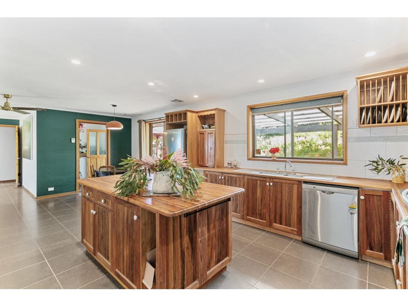 7 Stanbury Avenue, Happy Valley SA 5159