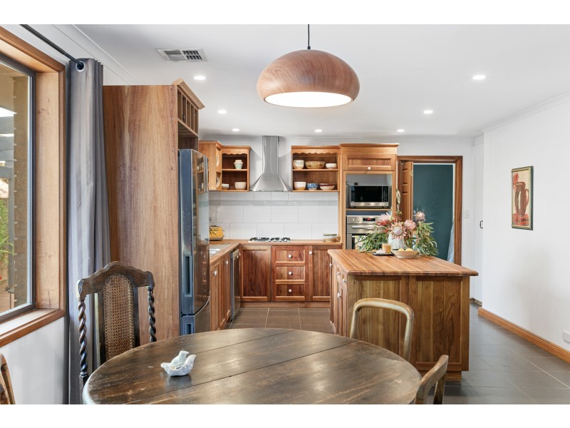 7 Stanbury Avenue, Happy Valley SA 5159
