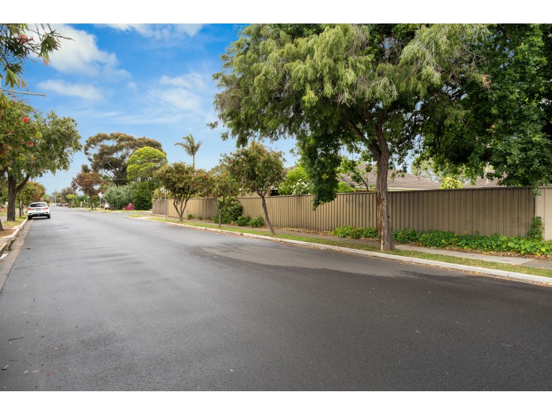 21 Huntington Avenue, Fulham SA 5024