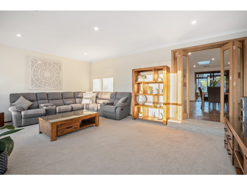 22 Brentwood Drive, Huntfield Heights SA 5163