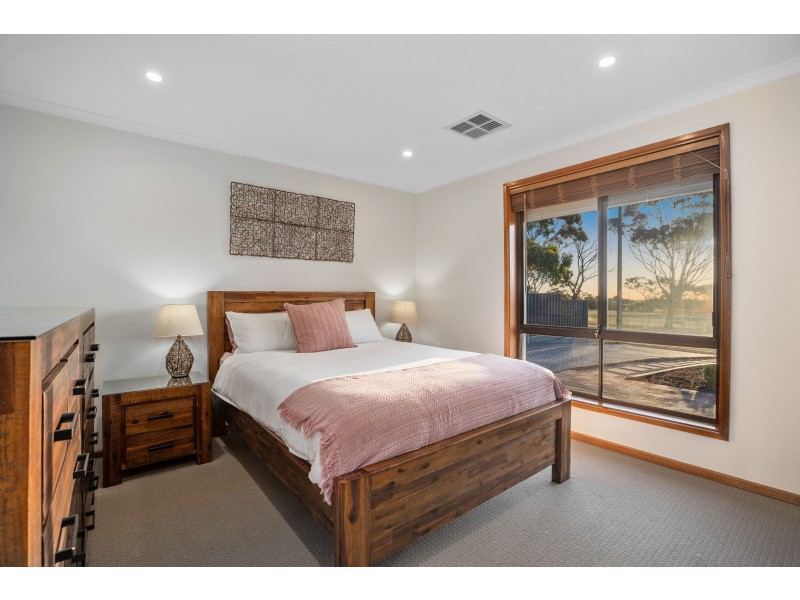 22 Brentwood Drive, Huntfield Heights SA 5163