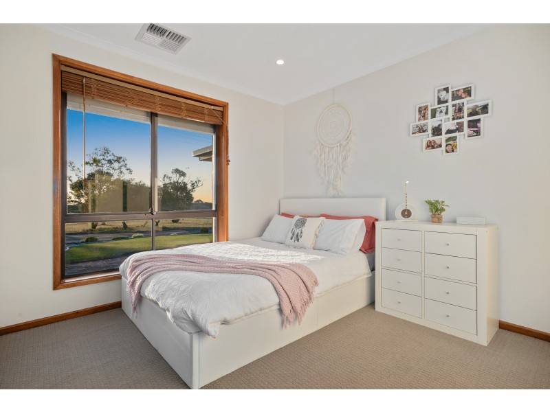 22 Brentwood Drive, Huntfield Heights SA 5163