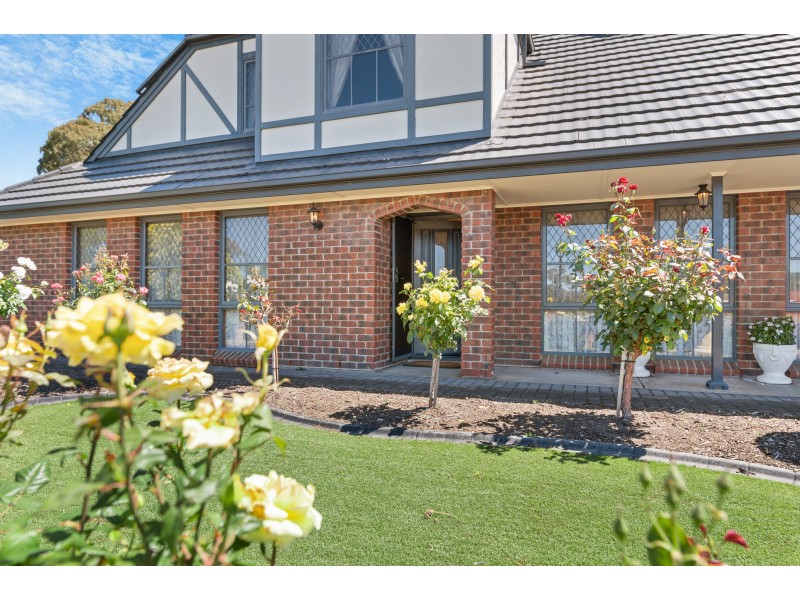 16 Gabriella Victoria Avenue, Woodcroft SA 5162