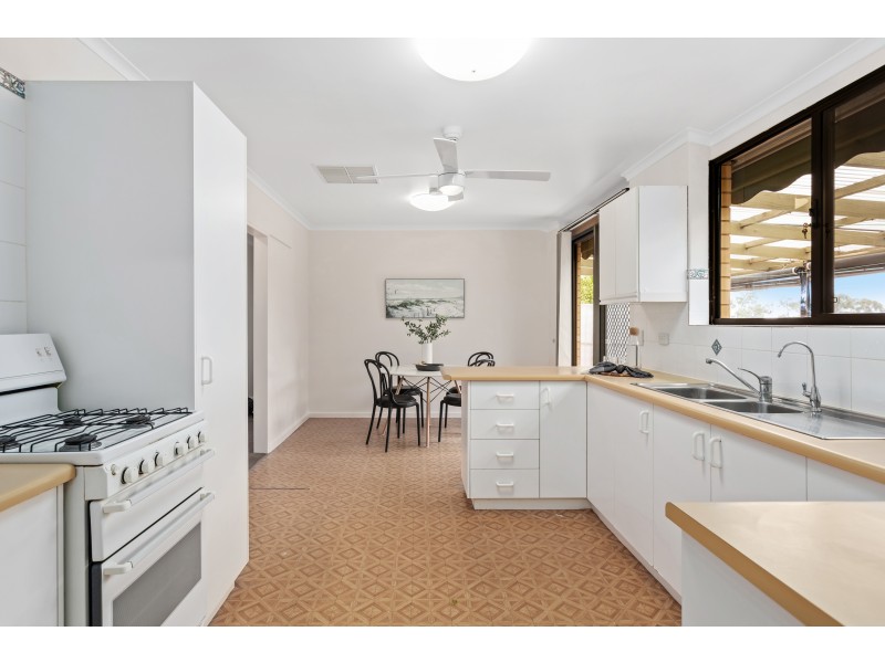 15 Pinchbeck Street, Morphett Vale SA 5162
