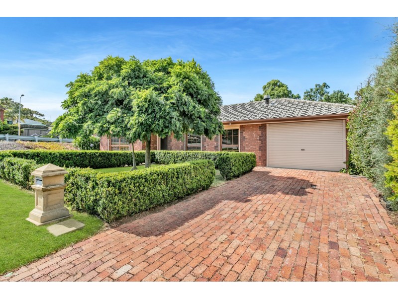 1 Lexcen Grove, Happy Valley SA 5159