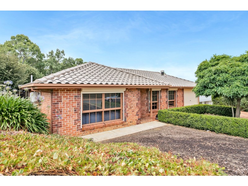 1 Lexcen Grove, Happy Valley SA 5159
