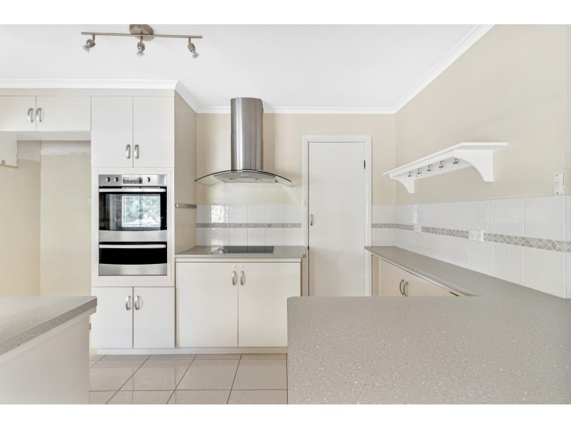 1 Lexcen Grove, Happy Valley SA 5159