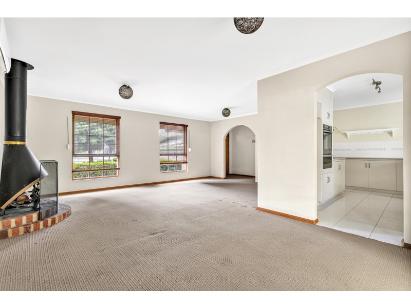 1 Lexcen Grove, Happy Valley SA 5159