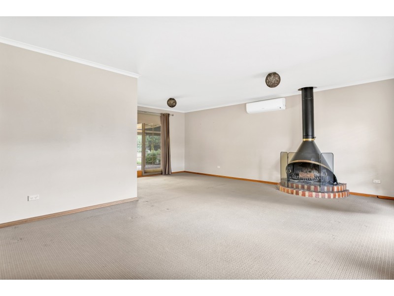 1 Lexcen Grove, Happy Valley SA 5159