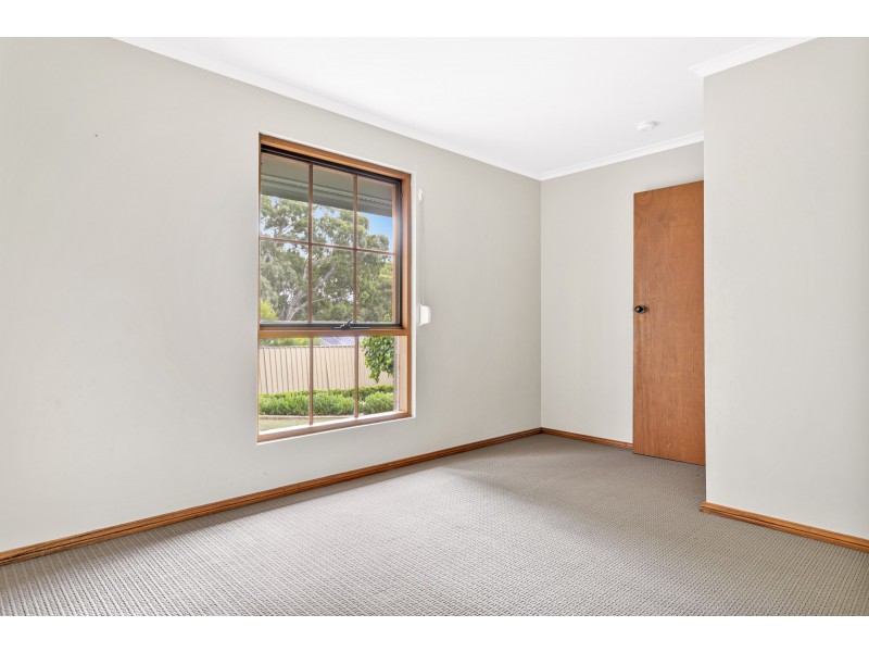 1 Lexcen Grove, Happy Valley SA 5159