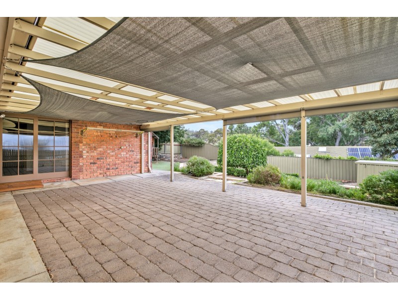1 Lexcen Grove, Happy Valley SA 5159