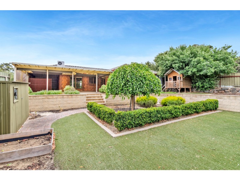 1 Lexcen Grove, Happy Valley SA 5159