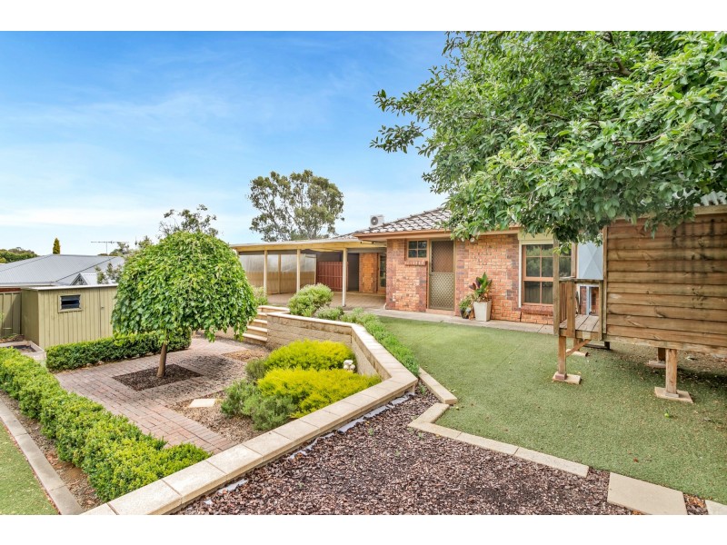 1 Lexcen Grove, Happy Valley SA 5159