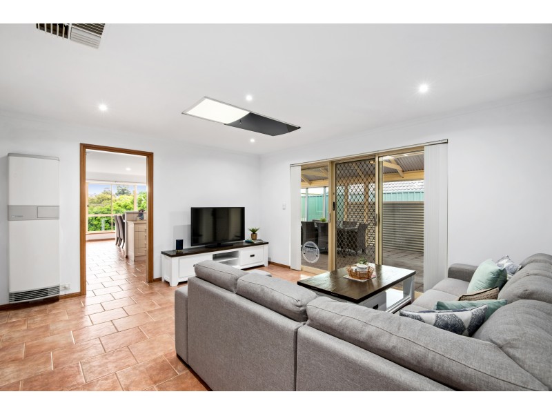 15 Cranbourne Drive, O’halloran Hill SA 5158