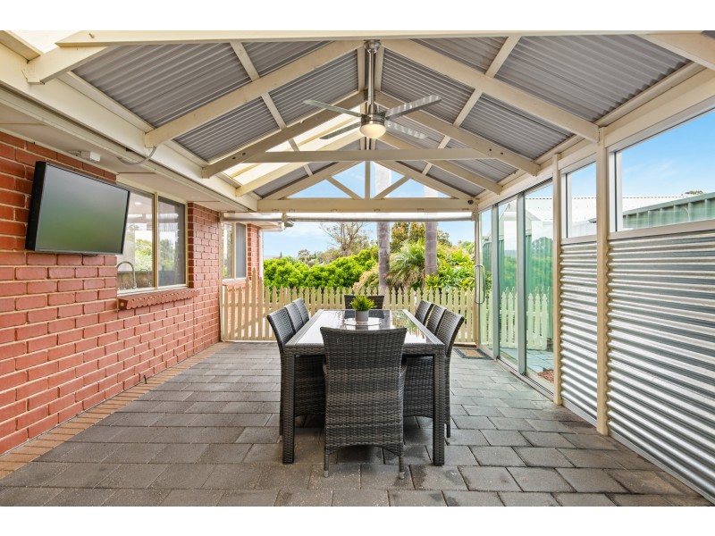 15 Cranbourne Drive, O’halloran Hill SA 5158