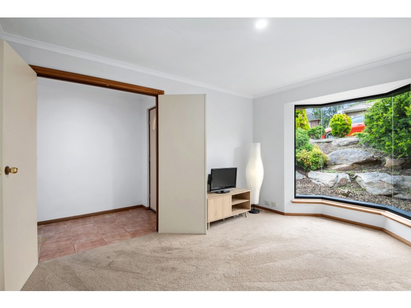 15 Cranbourne Drive, O’halloran Hill SA 5158