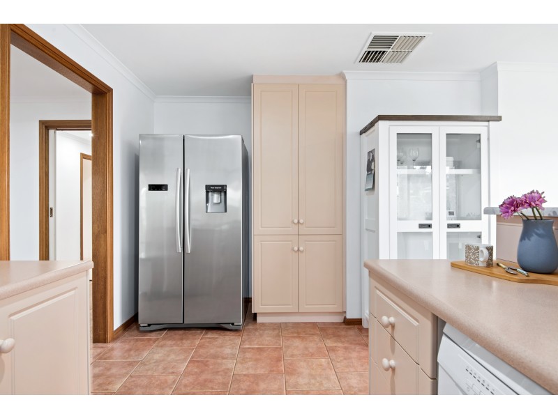 15 Cranbourne Drive, O’halloran Hill SA 5158