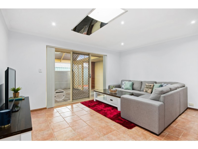 15 Cranbourne Drive, O’halloran Hill SA 5158