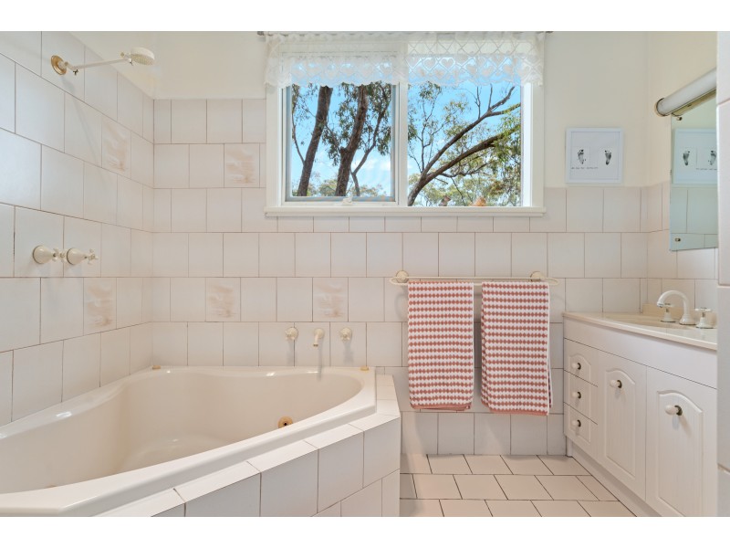 17 Lee Street, Eden Hills SA 5050