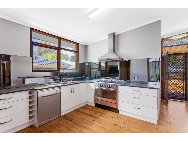 10 Caroona Avenue, Modbury Heights SA 5092