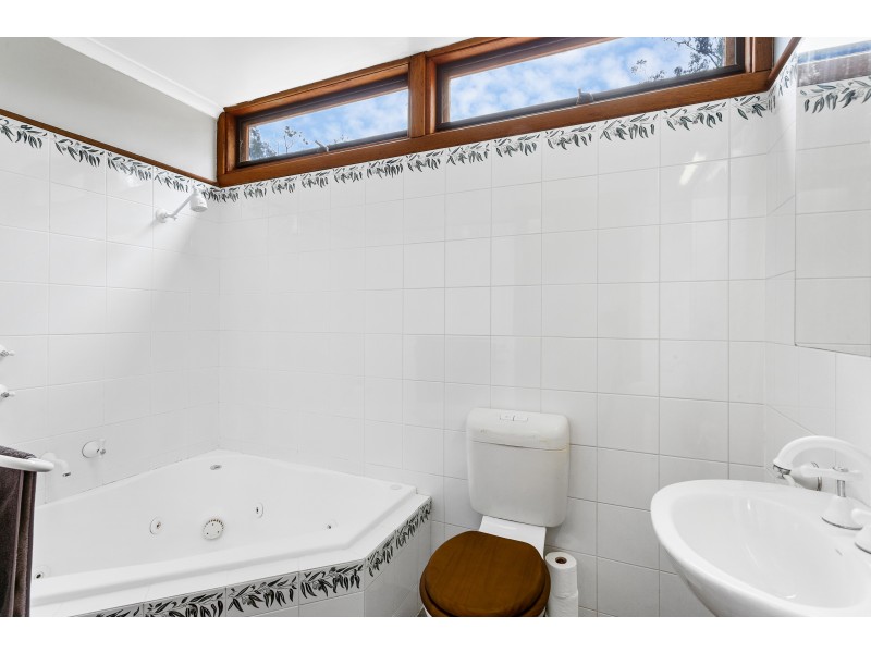 24 The Pines Close, Happy Valley SA 5159