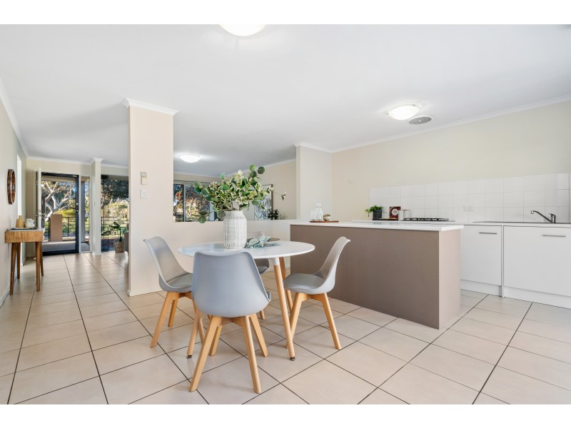 2 Goshawk Walk, Aldinga Beach SA 5173