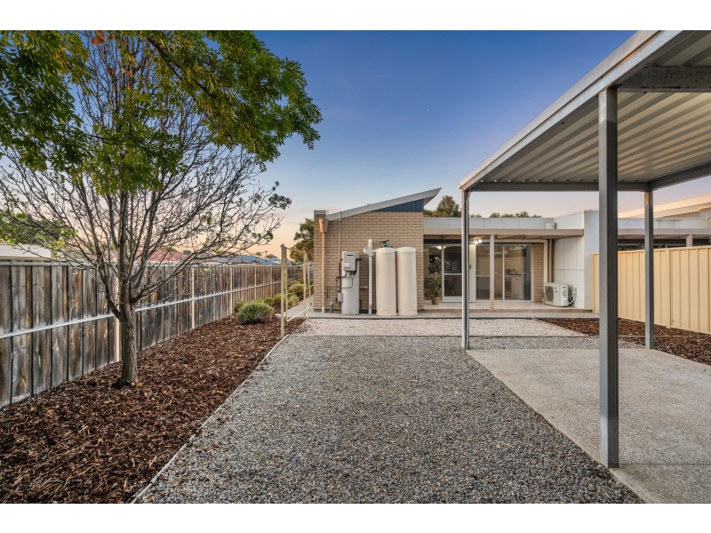 2 Goshawk Walk, Aldinga Beach SA 5173