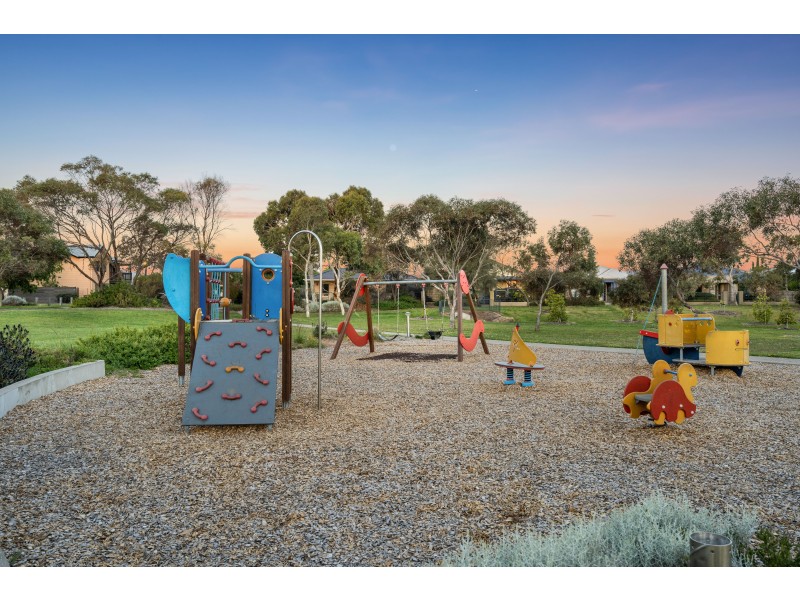 2 Goshawk Walk, Aldinga Beach SA 5173