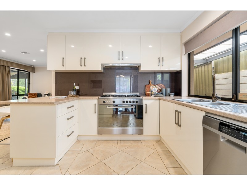 5 Mustang Crescent, Woodcroft SA 5162