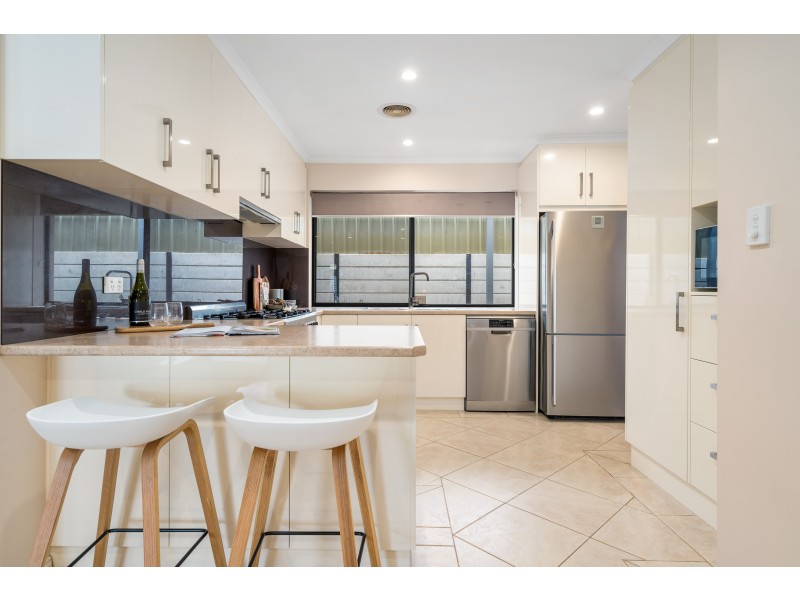 5 Mustang Crescent, Woodcroft SA 5162