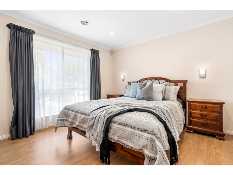 5 Mustang Crescent, Woodcroft SA 5162