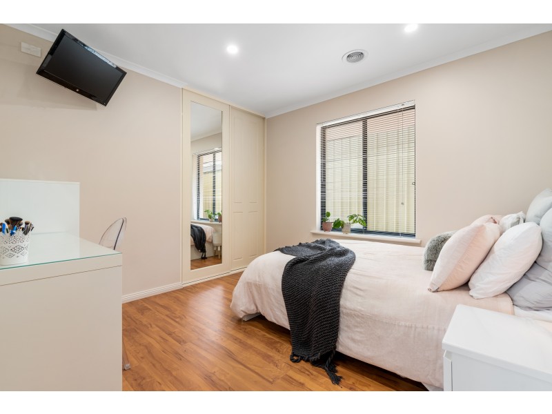 5 Mustang Crescent, Woodcroft SA 5162