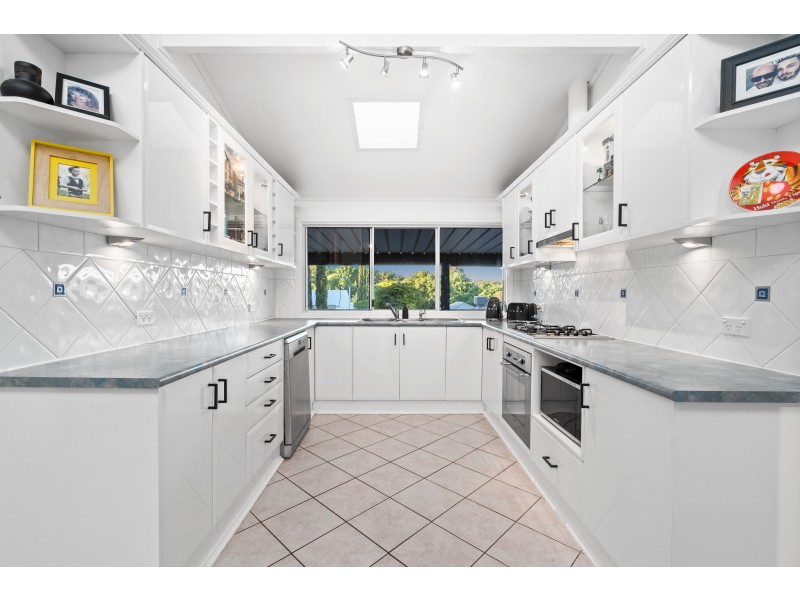50 Doulton Drive, Trott Park SA 5158