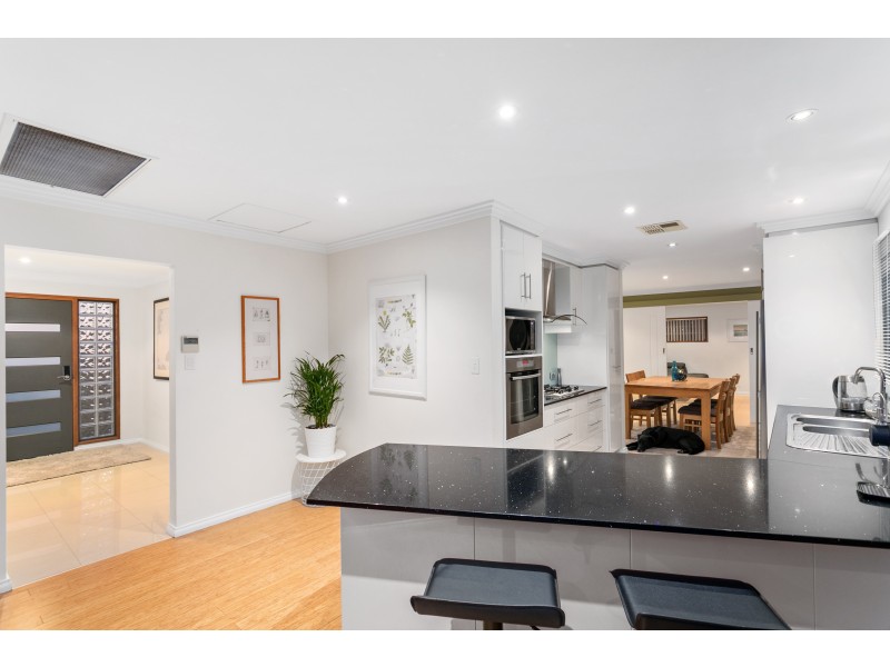 4 Tornado Avenue, Hallett Cove SA 5158