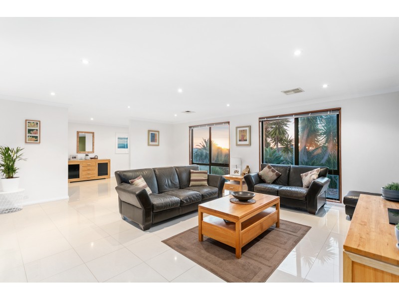 4 Tornado Avenue, Hallett Cove SA 5158