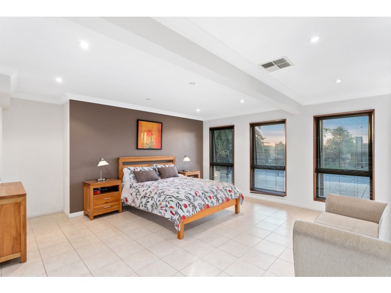 4 Tornado Avenue, Hallett Cove SA 5158