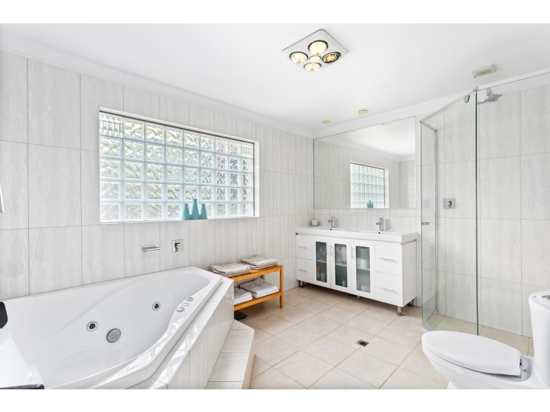 4 Tornado Avenue, Hallett Cove SA 5158