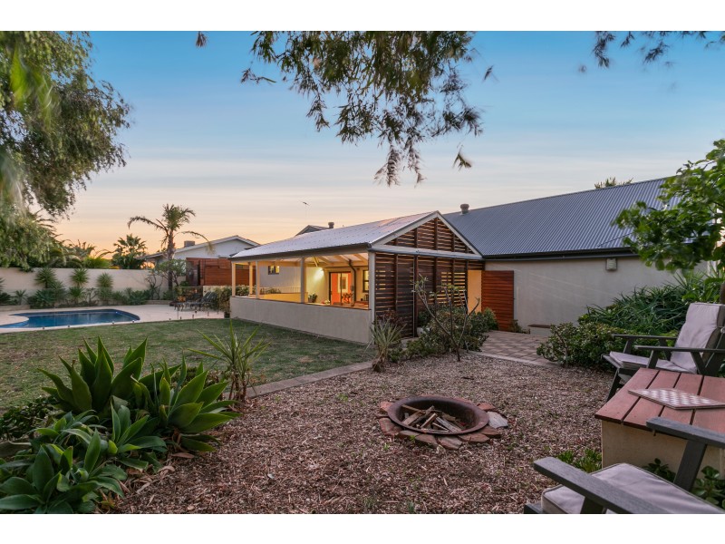 4 Tornado Avenue, Hallett Cove SA 5158