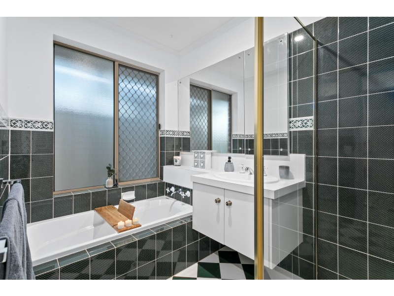 10 Foxfield Drive, Onkaparinga Hills SA 5163