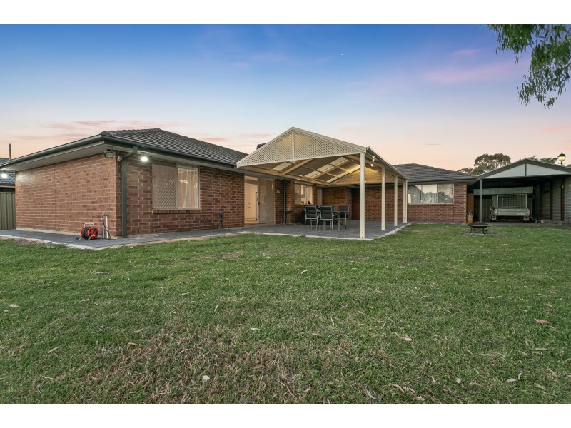 10 Foxfield Drive, Onkaparinga Hills SA 5163