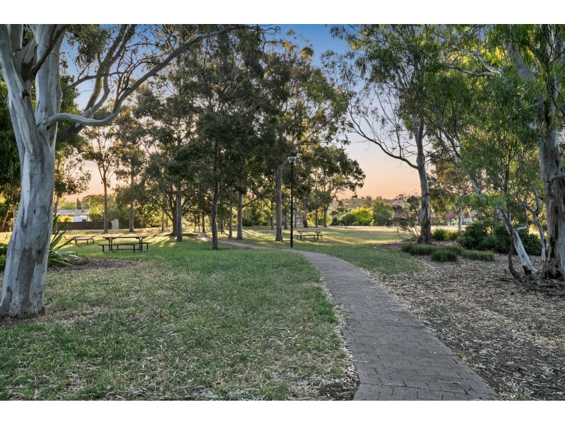 10 Foxfield Drive, Onkaparinga Hills SA 5163