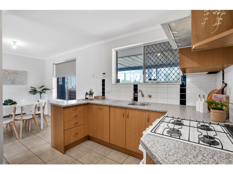 2 Bonnie Ct, Christie Downs SA 5164