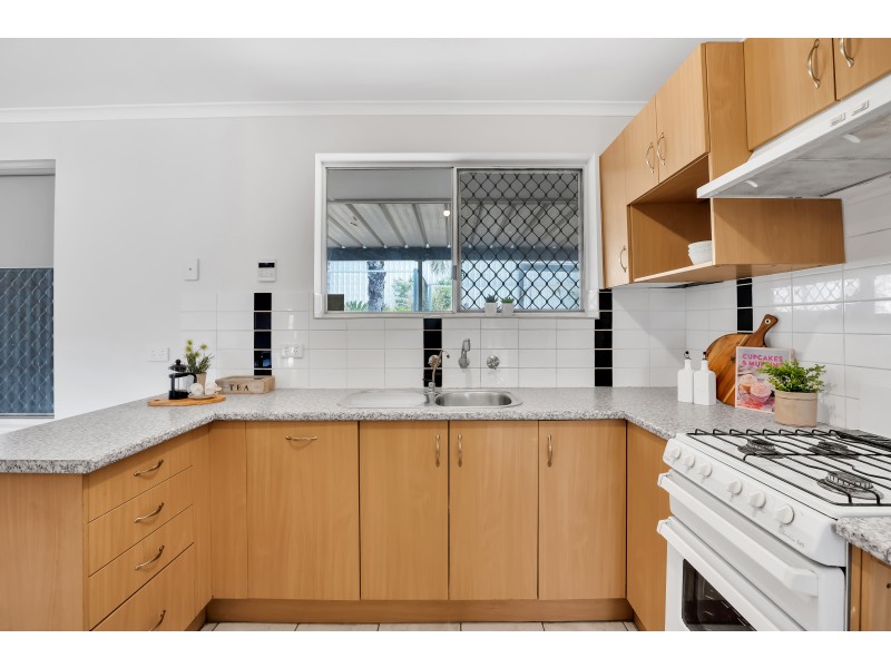 2 Bonnie Ct, Christie Downs SA 5164