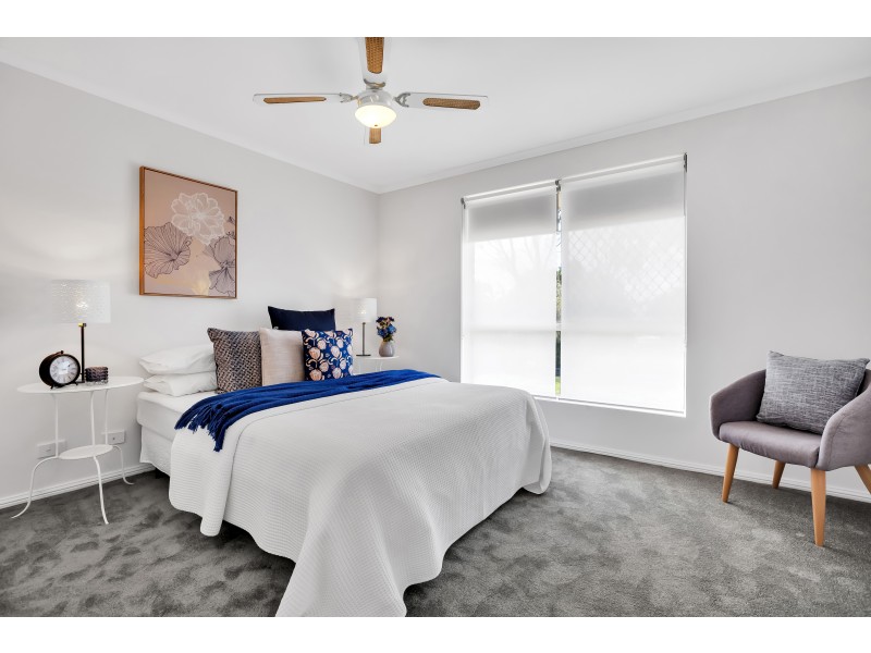 2 Bonnie Ct, Christie Downs SA 5164