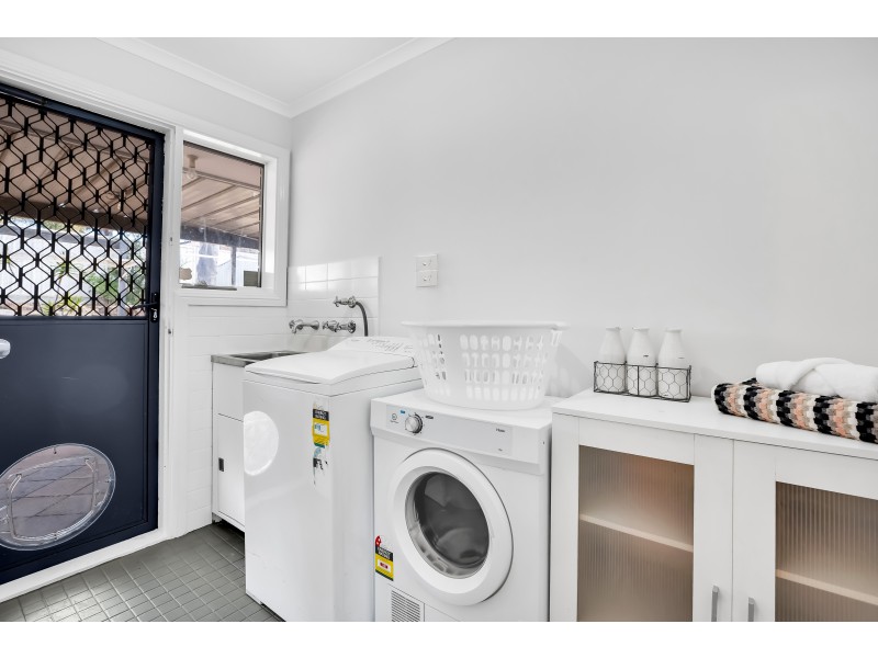 2 Bonnie Ct, Christie Downs SA 5164