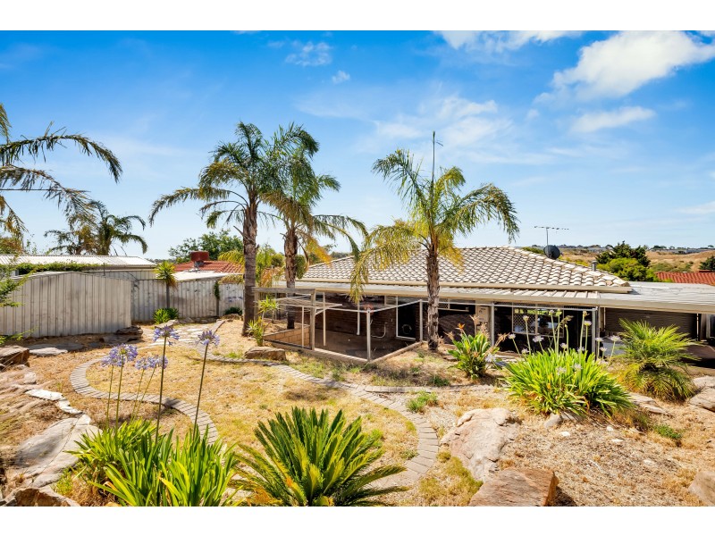 2 Bonnie Ct, Christie Downs SA 5164