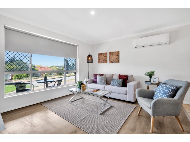 2 Bonnie Ct, Christie Downs SA 5164