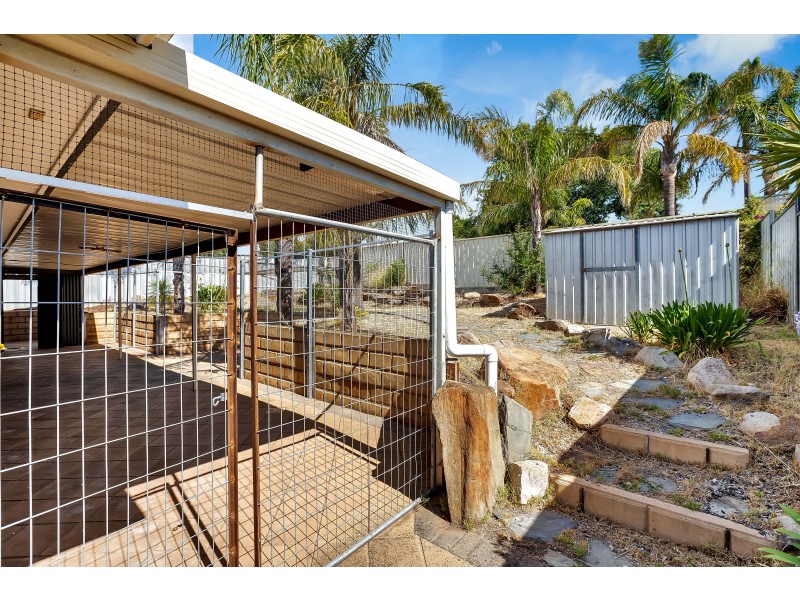 2 Bonnie Ct, Christie Downs SA 5164