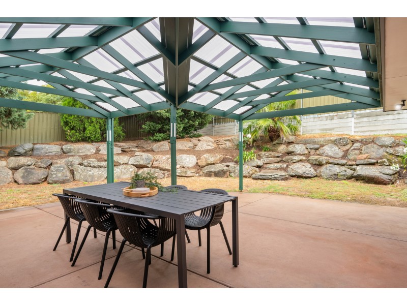 2 Holt Court, Trott Park SA 5158