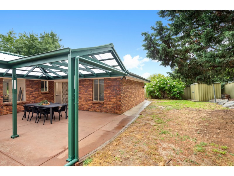 2 Holt Court, Trott Park SA 5158